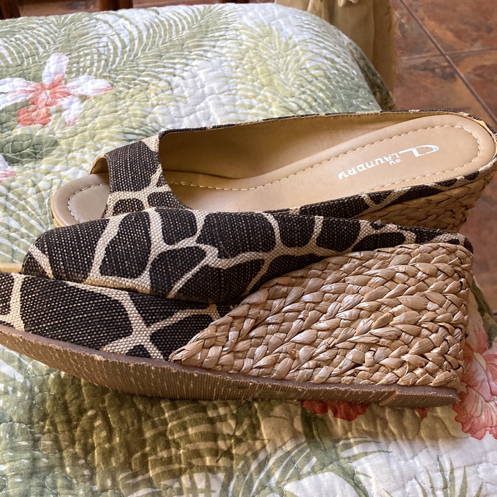 Beautiful Wedge Shoes! - Picture 2 of 3